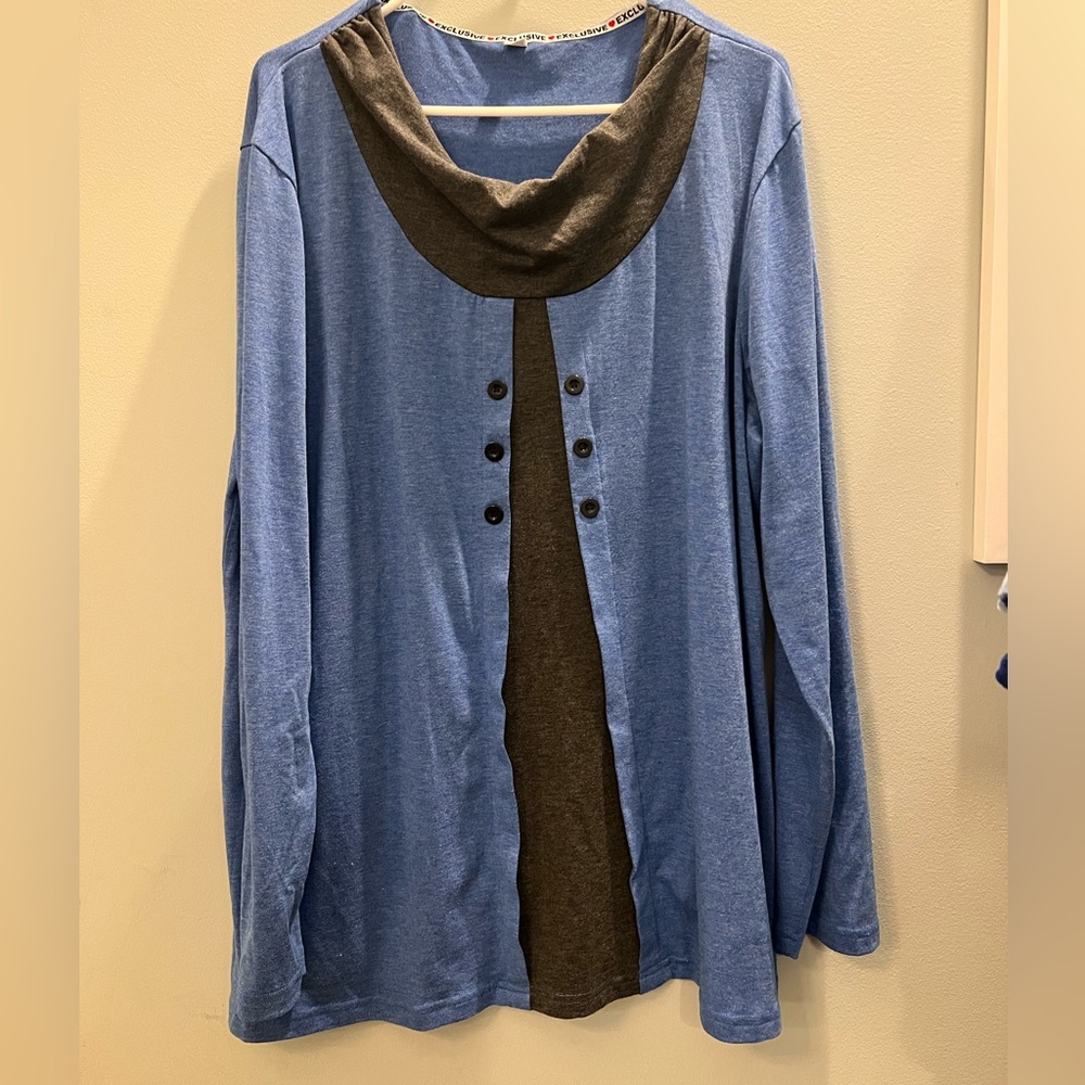 NEW Exclusive ❤️ Stylish Tunic. Size XXL NWOT